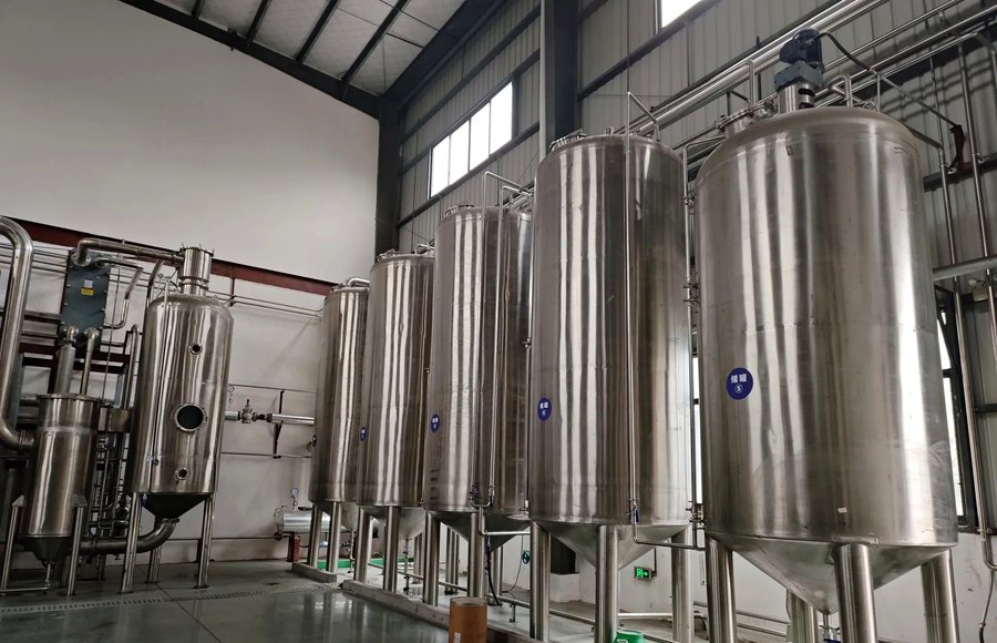 Stainless-steel extraction tanks