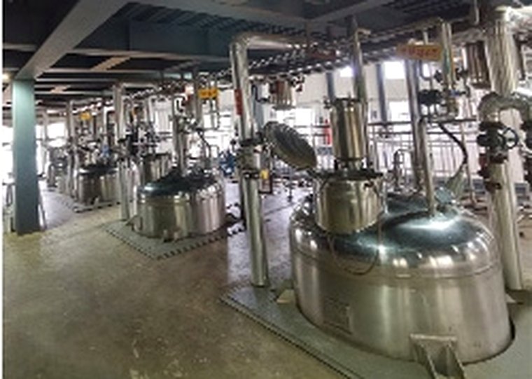 Extraction kettle hall at our partner production facility